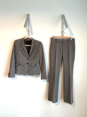 Banana Republic Grey Pant Suit, Size 2 Petite